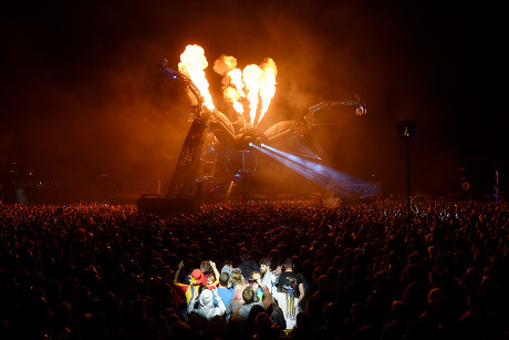 Shm: Glastonbury Atmoshere - Day 2 Saturday 25th June 2016 Stock ...