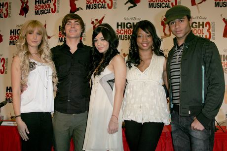 zac efron and vanessa hudgens in high school musical 3