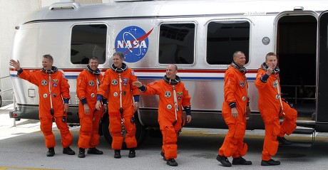Usa Shuttle Atlantis Crew Walkout - May 2010