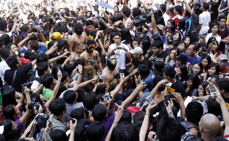 Filipino Students Cheer Naked Fraternity Members Editorial Stock Photo
