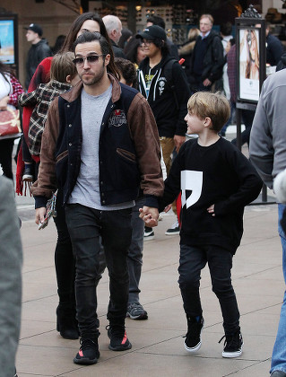 Pete Wentz and family out and about, Los Angeles, USA - 23 Dec 2016