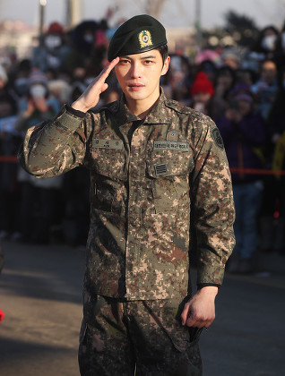 Singer discharged from military service, Yongin, Korea, Republic Of - 30 Dec 2016