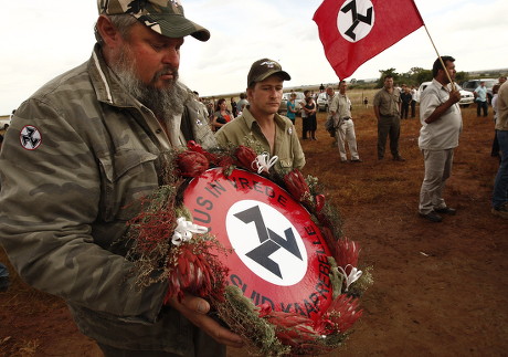 Members of the Afrikaner Weerstandsbeweging , a right-wing political  Nieuwsfoto's - Getty Images