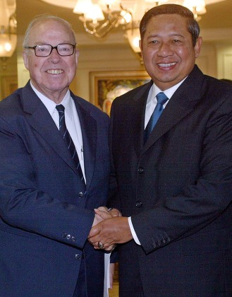 Indonesia Un Yudhoyono Meets Hans Blix - Jun 2006