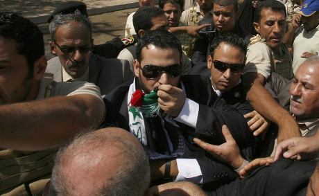 Iraqi Tv Reporter Muntazer Alzaidi Greeted Editorial Stock Photo