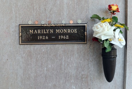 Crypt Marilyn Monroe Pierce Brothers Westwood Editorial Stock Photo ...