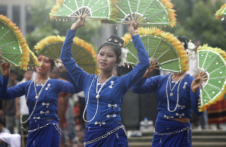 Bangladeshi Marma Indigenous Girls Perform Traditional Editorial Stock 