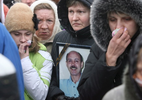 Relatives Weep During Funeral Vladimir Dmitry Editorial Stock Photo ...