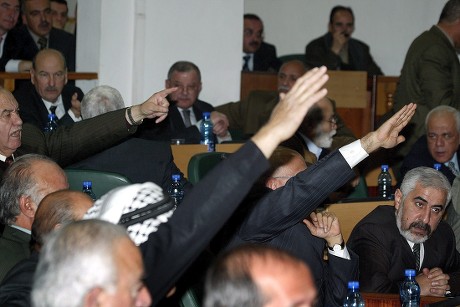 Mideast Palestinians Cabinet - Feb 2005