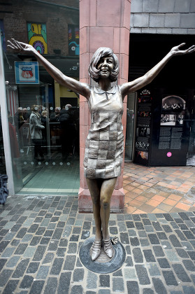 Cilla Black statue unveiling, Liverpool, UK - 16 Jan 2017