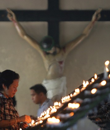 Filipino Woman Says Her Prayers She Editorial Stock Photo - Stock Image ...