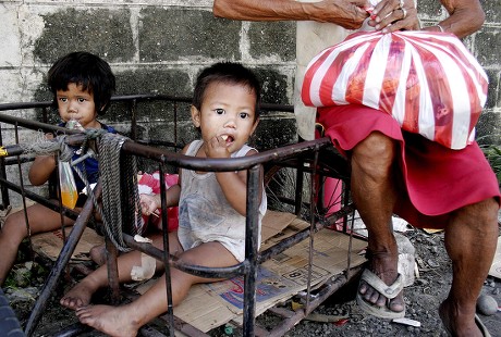 Filipino Children Eat Free Food They Editorial Stock Photo - Stock ...