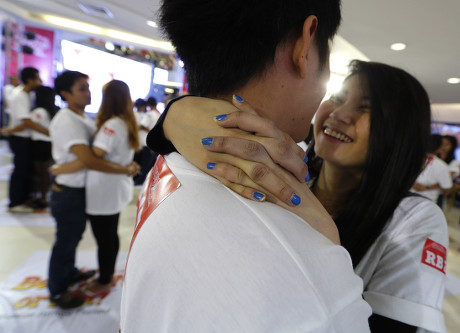 Thailand Guiness World Attempt Longest Hug - Feb 2014