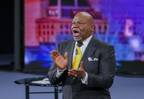Bishop T D Jakes Hosts 'Conversations with America' Town Hall at the Potter's House in Dallas Texas Usa 10 July 2016 Five Dallas Police Officers Died After an Ambush Assault by a Gunman During a Protest Rally in Dallas on 07 July United States Dallas
