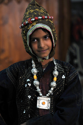 Yemeni Girl Presents Traditional Outfit Silver Editorial Stock Photo ...