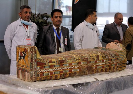 Egyptian Archeologists Display Grecoroman Sarcophagus That Editorial ...