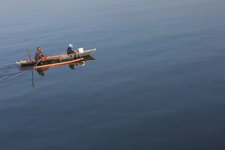 Filipino Fisherman Child Haul Their Net Editorial Stock Photo - Stock ...