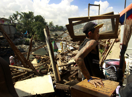 Filipino Resident Living Shanty Secures Personal Editorial Stock Photo ...