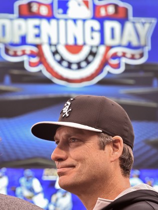 Robin Ventura editorial photo. Image of color, slide - 76217861