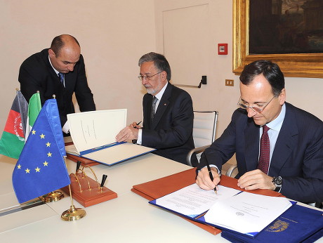 100 Franco italian agreement Stock Pictures, Editorial Images and Stock