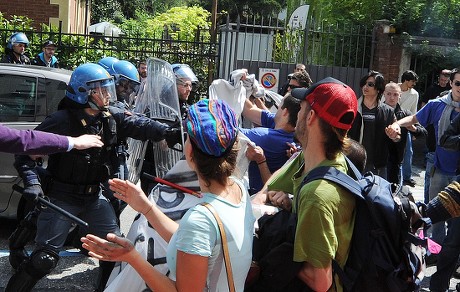 Italy Students Protest - Apr 2012