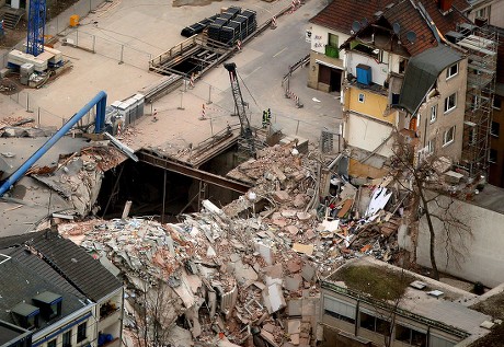 Germany Cologne Building Collapse - Mar 2009 Stock Pictures, Editorial ...