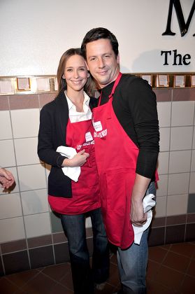 Celebrities Serve Thanksgiving Dinner at the Los Angeles Mission Shelter, Los Angeles, America - 26 Nov 2008