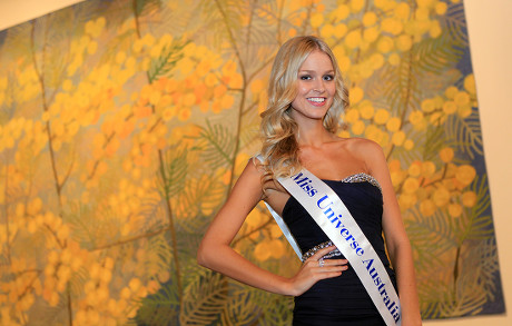 Perth Model Renae Ayris Poses For the Media During a Press Conference After Winning the Miss Universe Australia Crown in Melbourne Australia 09 June 2012 Ms Ayris Competed Against 33 Others Last Night and Will Go on to Represent Australia in the Miss Universe Pageant Australia Melbourne