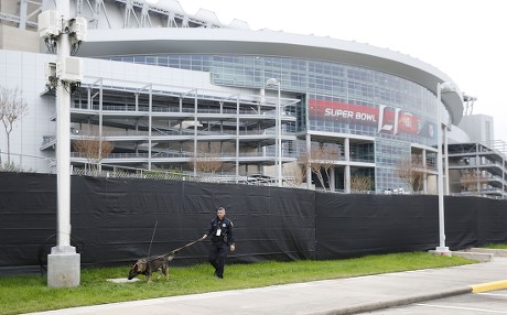 Fan Pose Behind Cleveland Browns Mannequin Editorial Stock Photo - Stock  Image