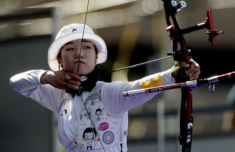 Colombia Archery - May 2016 Stock Pictures, Editorial Images and Stock ...