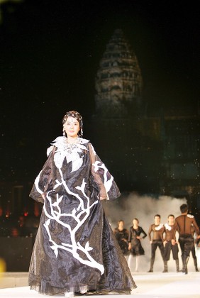 Cambodia South Korea Fashion - Dec 2006