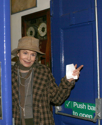 'Well' play at the Apollo Theatre, London, Britain - 13 Jan 2009