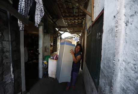 Filipino Resident Evacuates Belongings During Fire Editorial Stock ...