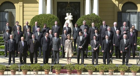 Addition-spain-eu Summit-family Picture - Mar 2002