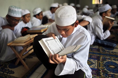 Malaysian Muslim Students Recite Holy Koran Editorial Stock Photo ...