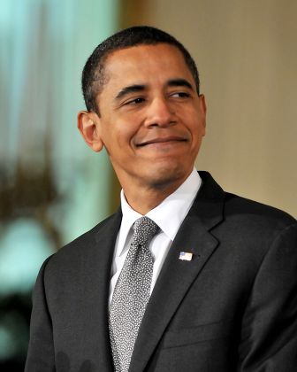 US President Barack Obama signing the Lilly Ledbetter Fair Pay ...