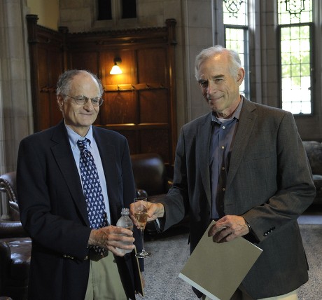 Usa Nobel Prize Economics Sims Sargent - Oct 2011
