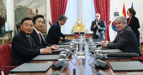 South Korean Foreing Affairs minister Byung-se visits Spain, Madrid - 01 Mar 2017