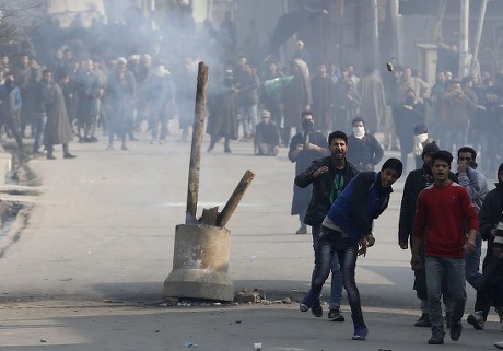 Kashmir Shiite Muslims Clash Indian Policemen Editorial Stock Photo ...