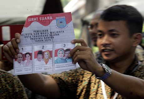 Indonesian Election Official Shows Ballot He Editorial Stock Photo ...