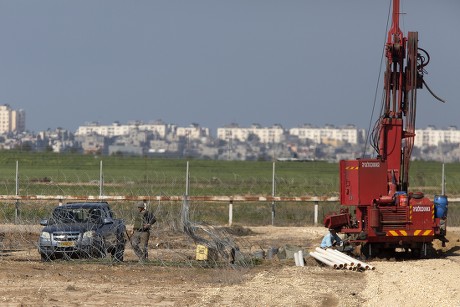 Israeli Drilling Rigs Along Gaza Strip Editorial Stock Photo - Stock ...