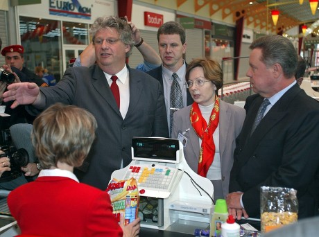 Russia  Aushan Hypermarket Aug 2002