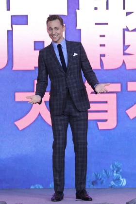 tom hiddleston blue suit