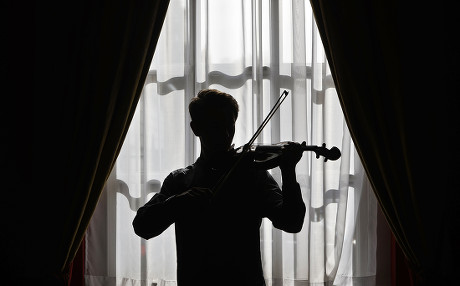 Violinist Samuel Staples Poses Excroall Mcewen Editorial Stock Photo ...