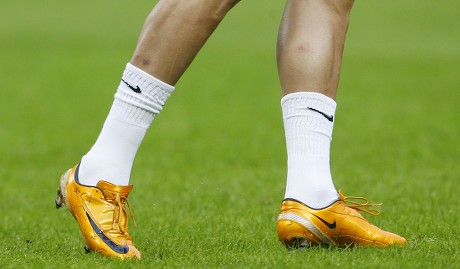 cristiano ronaldo orange shoes