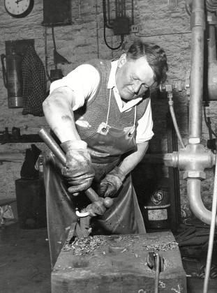 Exdudley Zoo Lion Keeper Turned Blacksmith Editorial Stock Photo ...