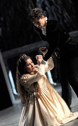 Anna Netrebko Giulietta Elina Garanca Romeo Editorial Stock Photo ...