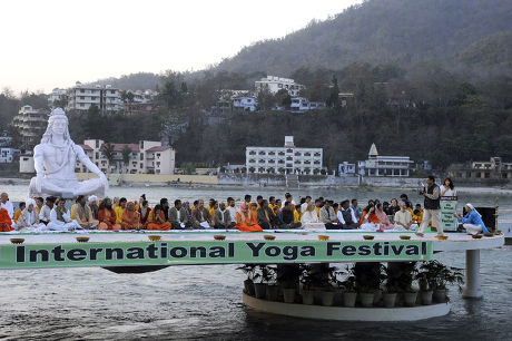 8th Annual International Yoga Festival, Rishikesh, India  - 01 Mar 2009