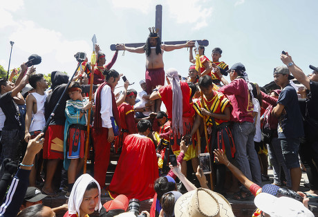 250 Catholic sign of the cross Stock Pictures, Editorial Images and ...