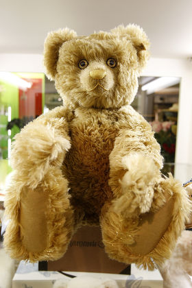 The Worlds Most Expensive Teddy: 125 Carat Bear from Steiff has a